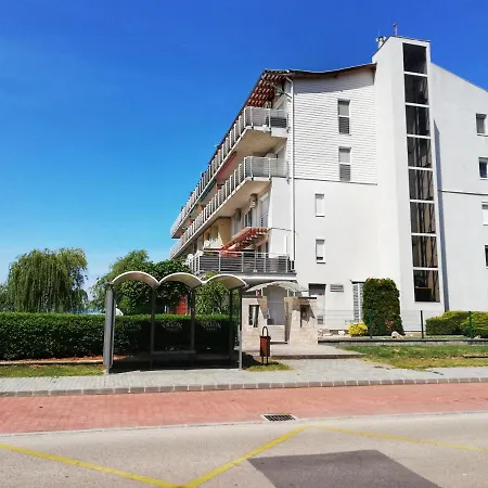 Lake-side In דירה שיופוק